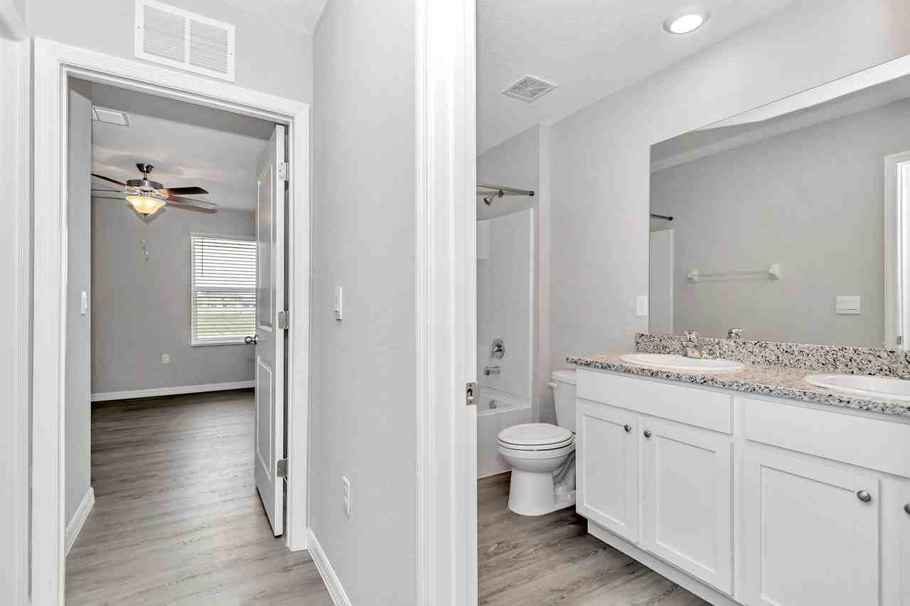 8602 Sw 43rd Ter - Photo 3 of 36