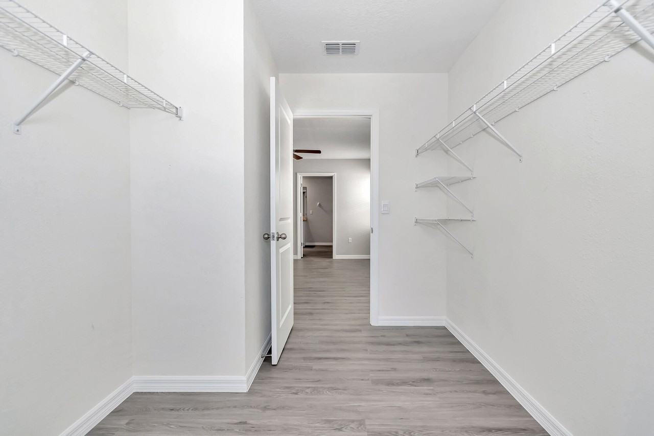 8644 Sw 44th Ct - Photo 3 of 36