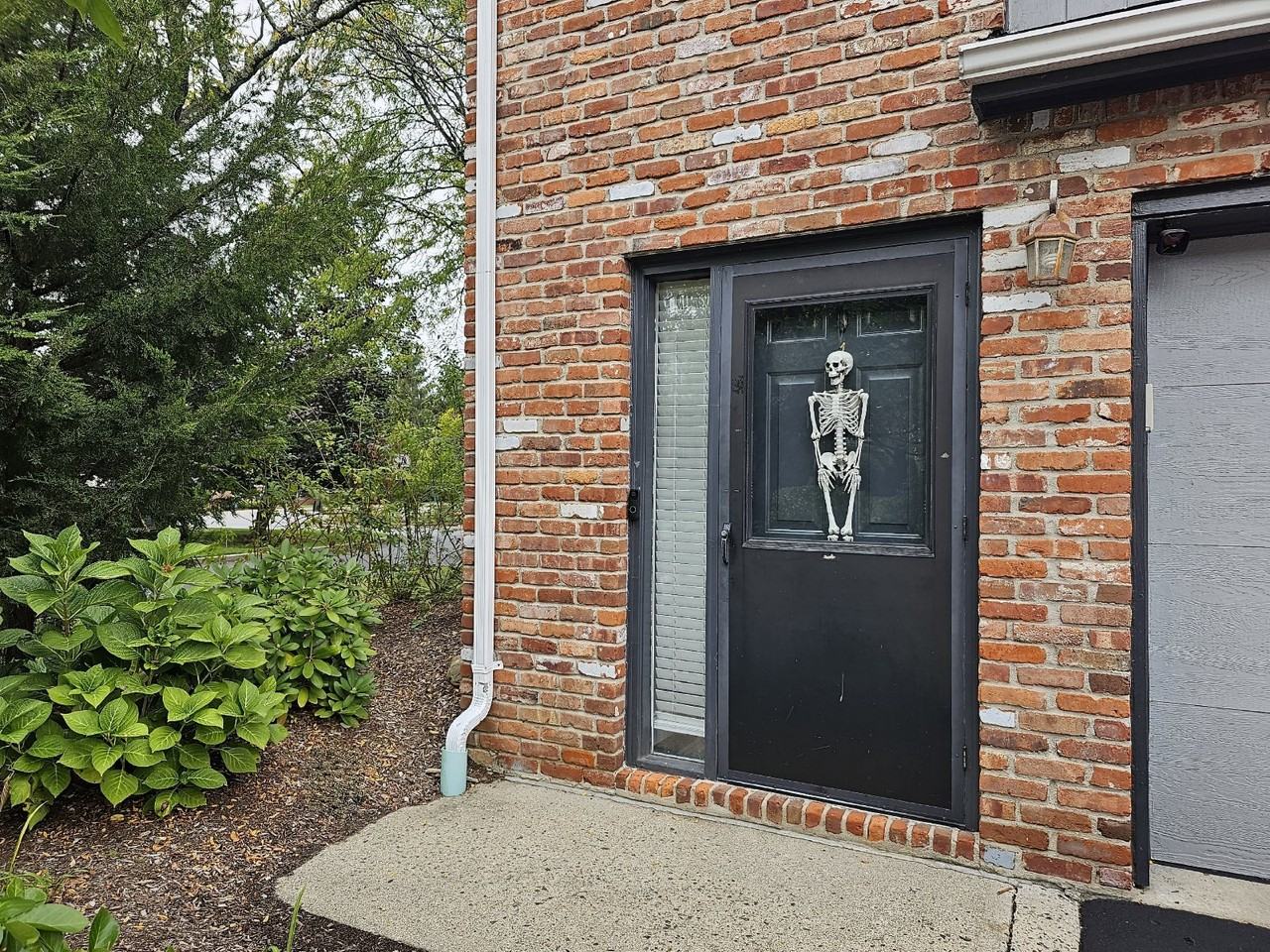 1 Kensington Ct - Photo 2 of 25