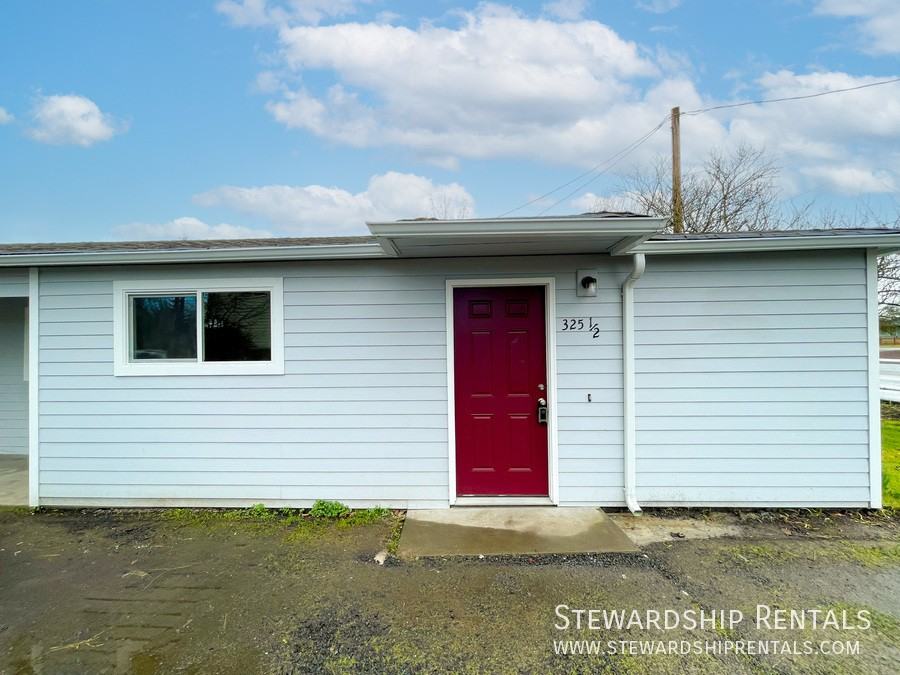 325 Schooling St, Harrisburg, OR 97446 1 Bedroom Apartment for 1,095