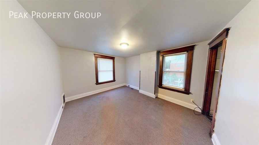 2424 W Clifton Ave - Photo 7 of 12