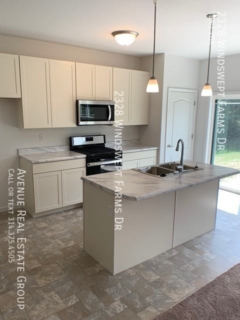 2328 Windswept Farms Dr - Photo 2 of 18