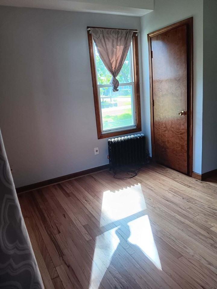 140 Columba St #1stFL - Photo 3 of 6