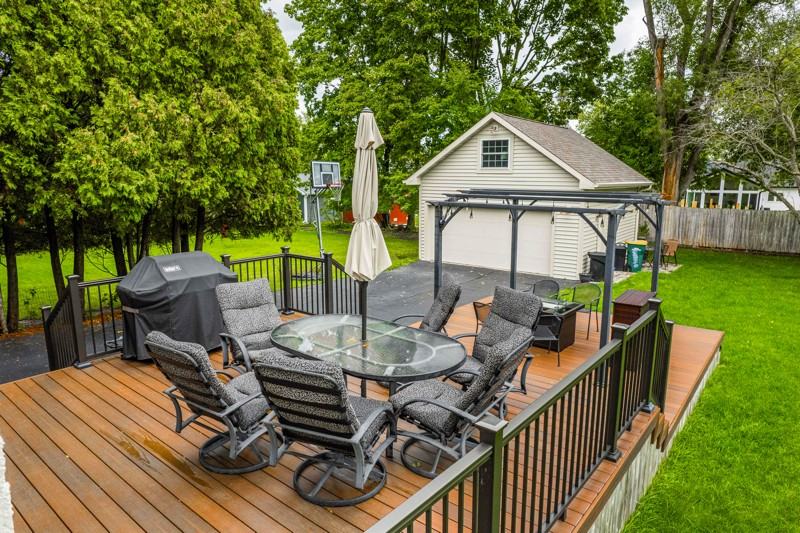 121 Williams St - Photo 4 of 15