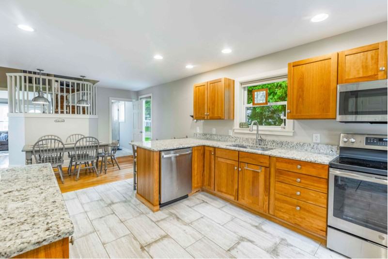 121 Williams St - Photo 6 of 15