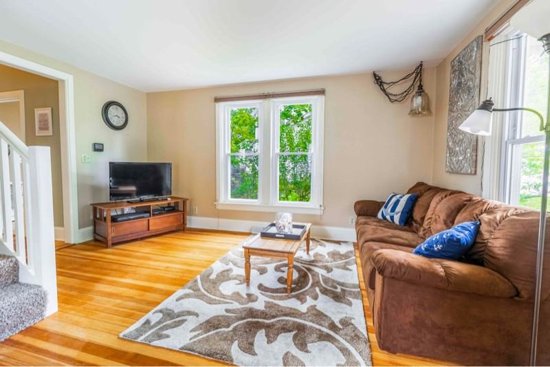 121 Williams St - Photo 7 of 15