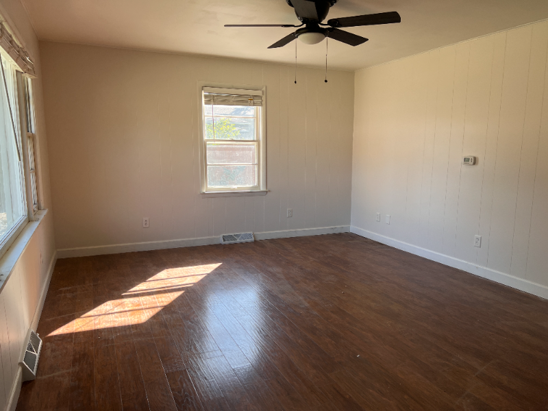 109 W Walnut St - Photo 3 of 23