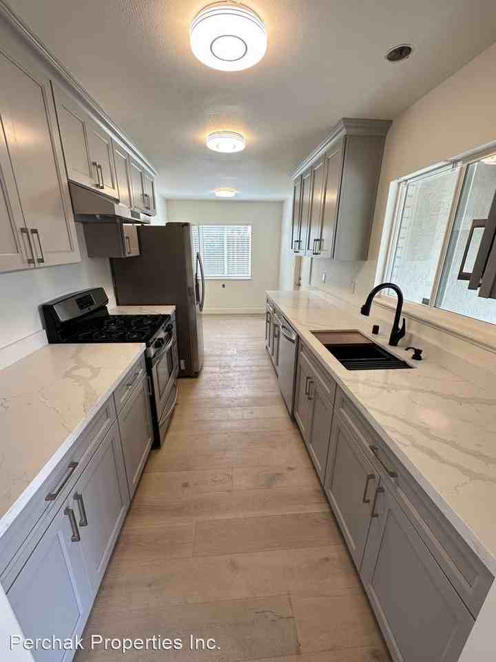 49 San Carlos Ct - Photo 2 of 19