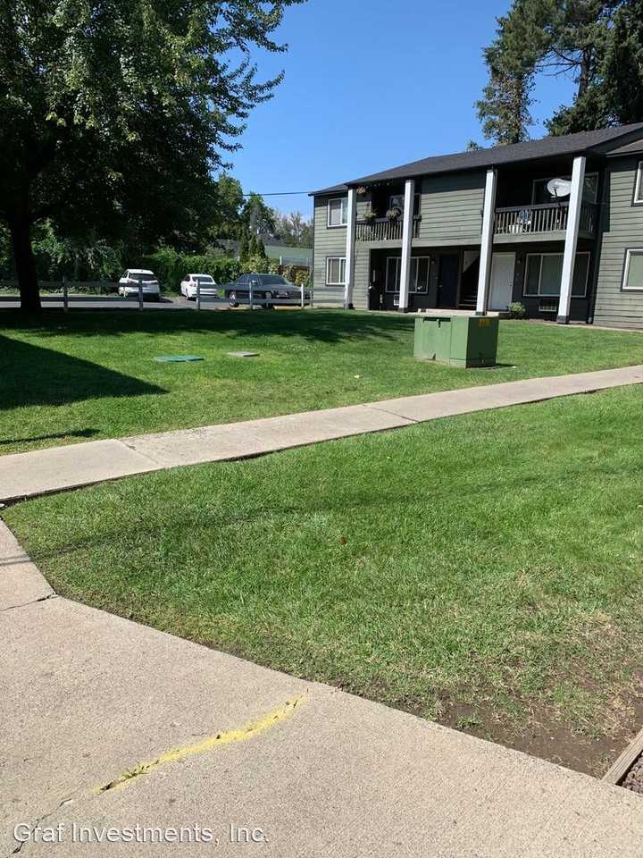 Colonial Manor 1509 Browne Ave. - Photo 3 of 16