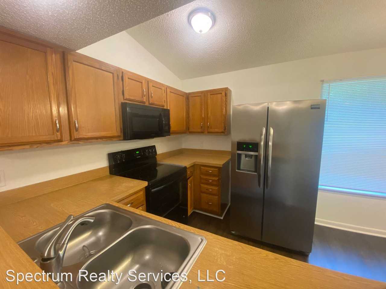 3239 Meadow Lea Cir N - Photo 3 of 26