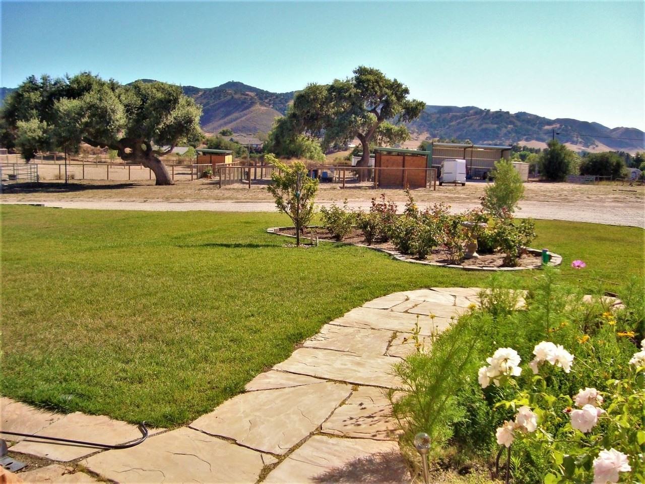 9030 Peppertree Ln - Photo 3 of 35