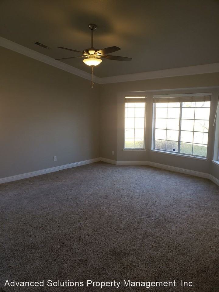 11520 Amir Ct - Photo 3 of 14