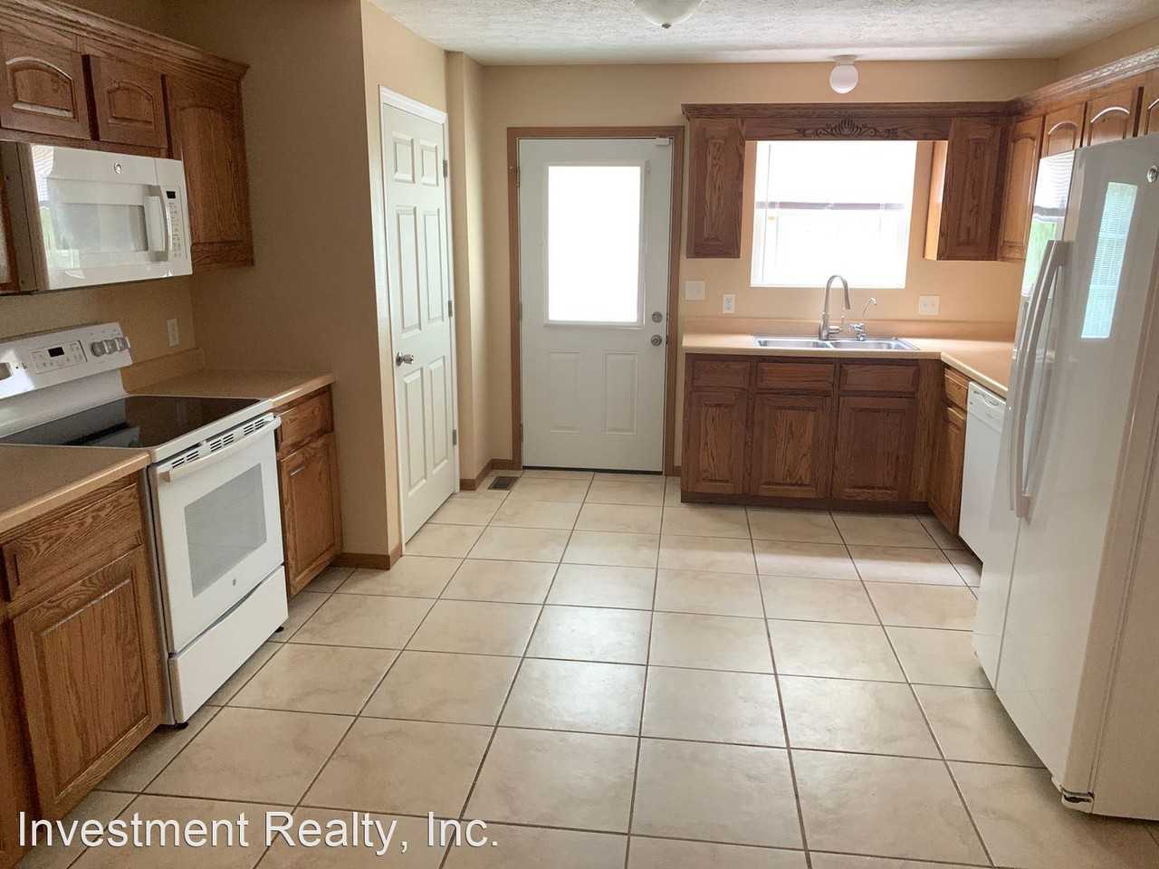 14220 Haywood Dr - Photo 3 of 12