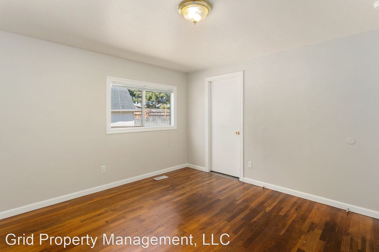17709 Se Lincoln St - Photo 2 of 34