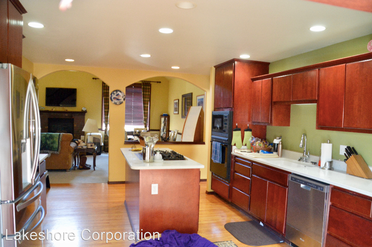 601 108th Pl Se - Photo 2 of 11