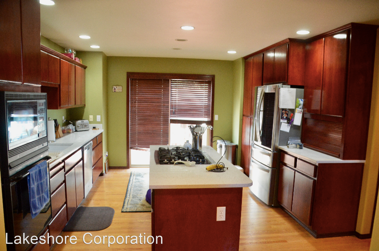 601 108th Pl Se - Photo 3 of 11