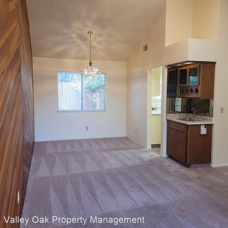 500 Clover Dr - Photo 3 of 16