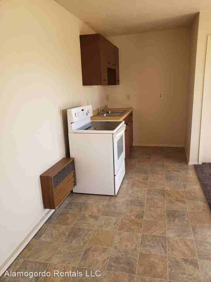 2190 South Walker Ave - Photo 2 of 8