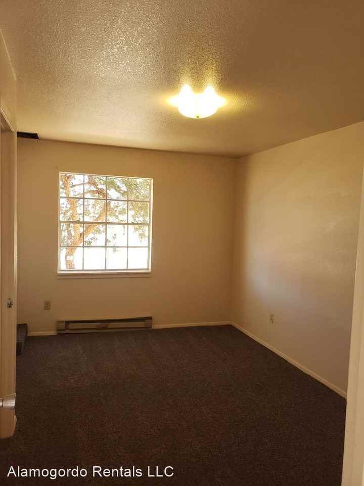 2190 South Walker Ave - Photo 3 of 8