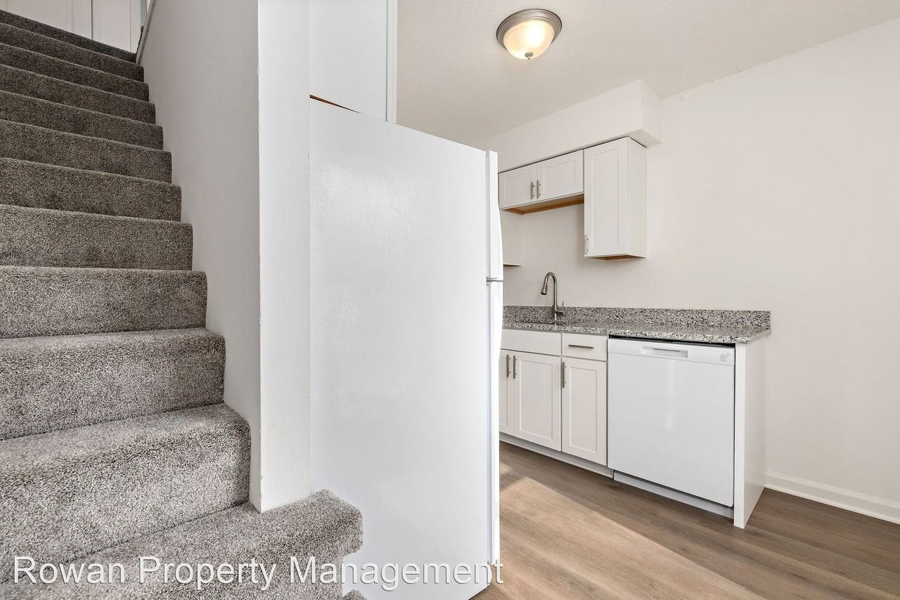 638 Lakehurst - Photo 3 of 23