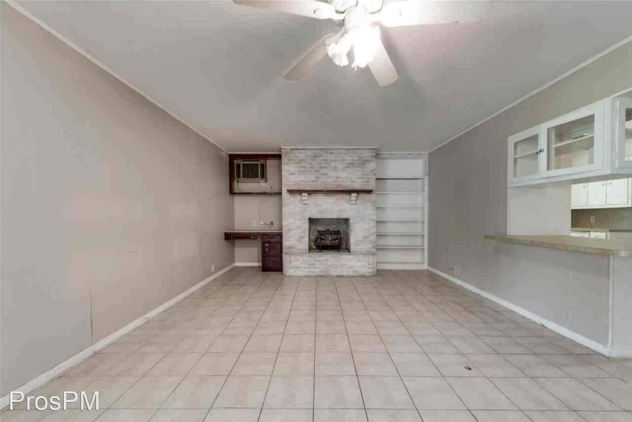 1111 Elmwood St - Photo 3 of 27