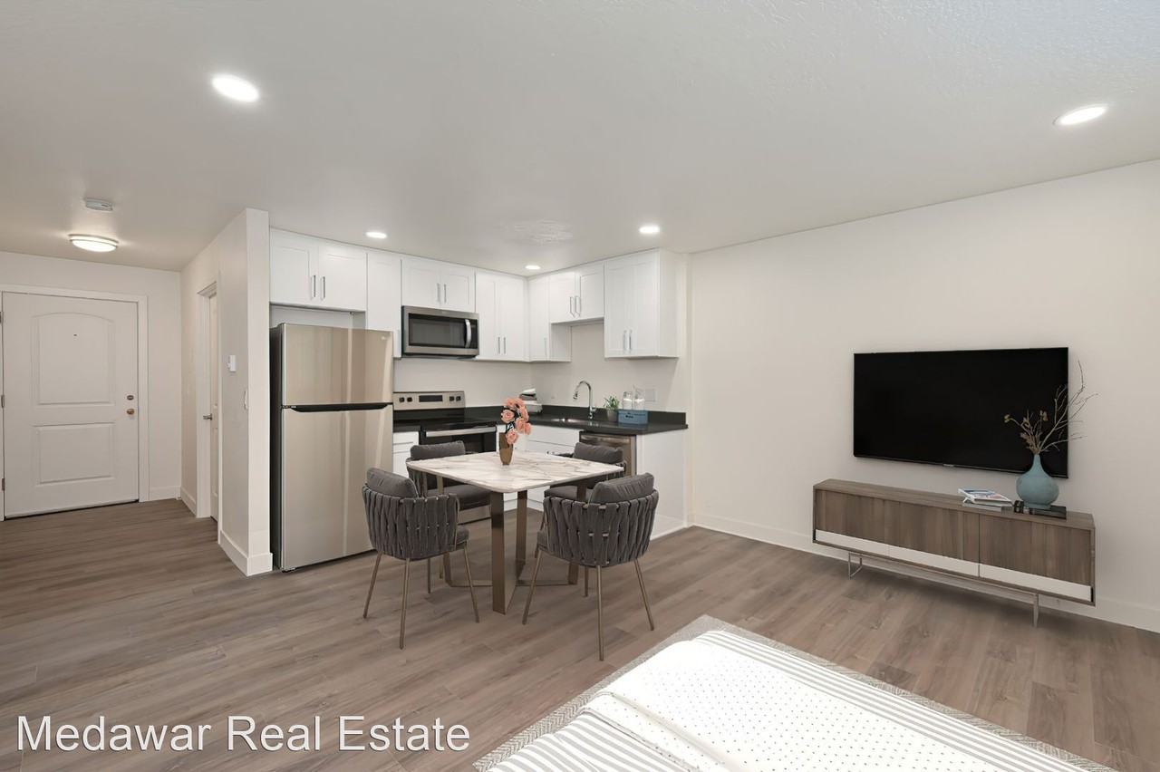 4468 Linden Ave N - Photo 3 of 11