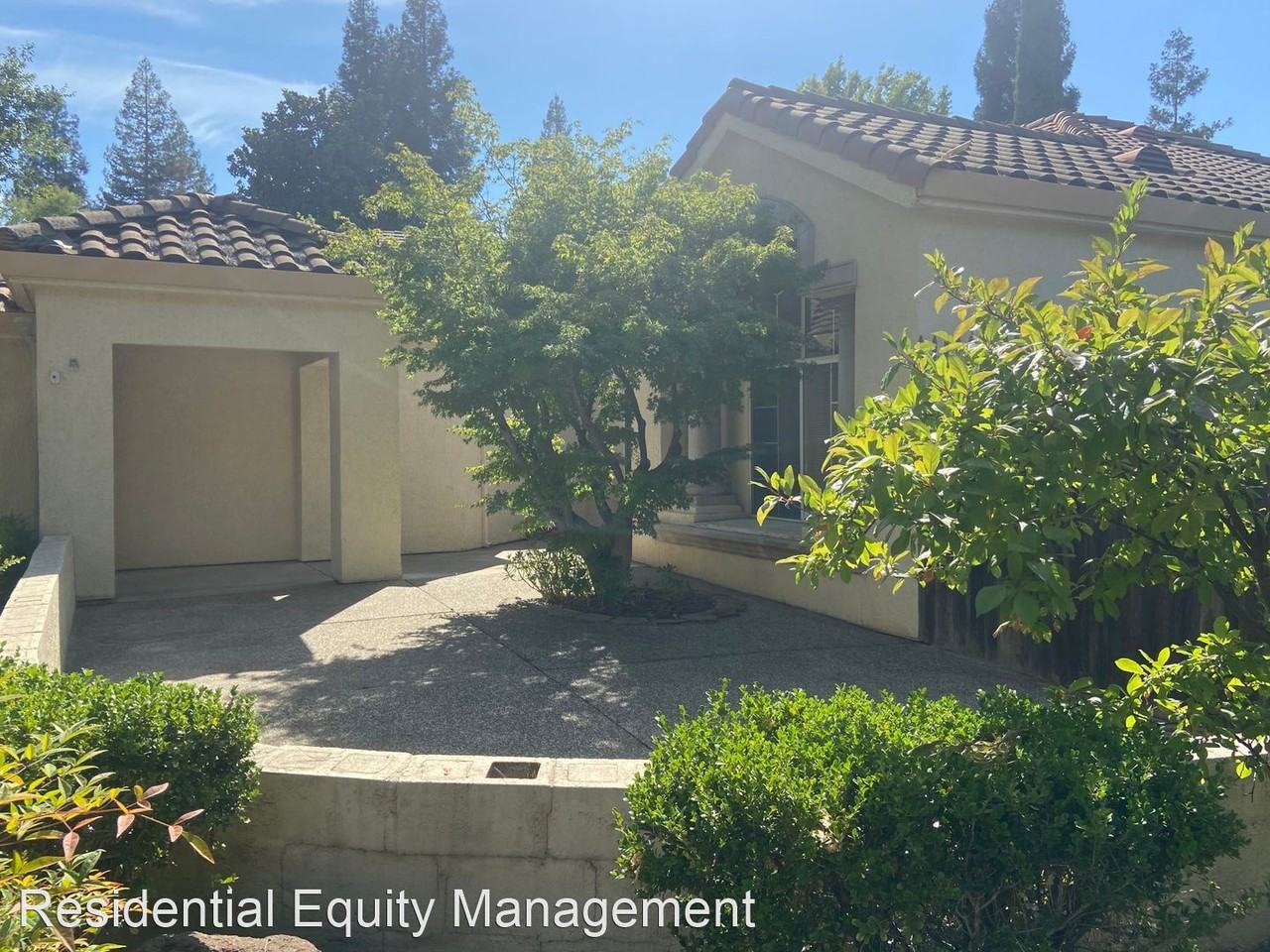 100 Tedford Ct - Photo 3 of 20