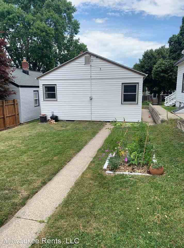 1821 E Euclid Ave - Photo 3 of 23