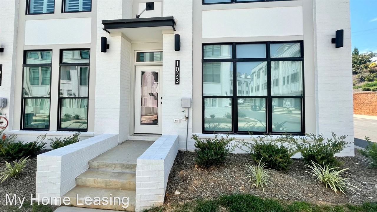 1023 Wesley Terrace Ave - Photo 2 of 32