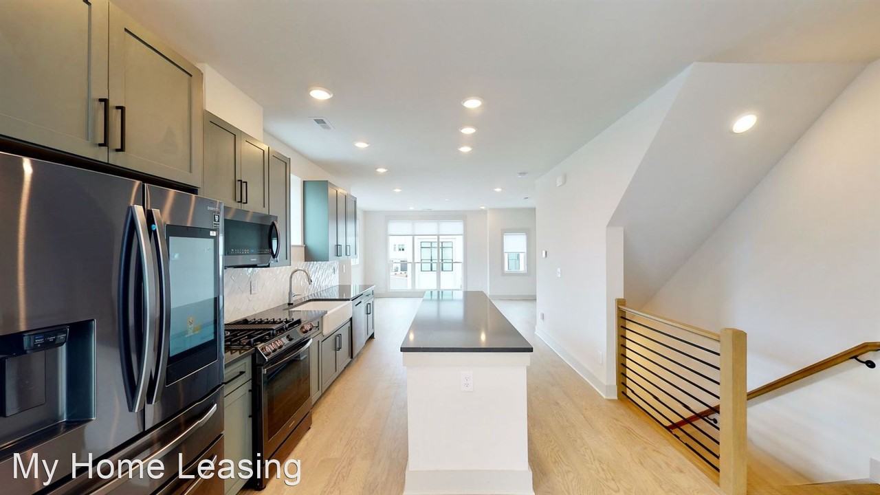 1023 Wesley Terrace Ave - Photo 3 of 32