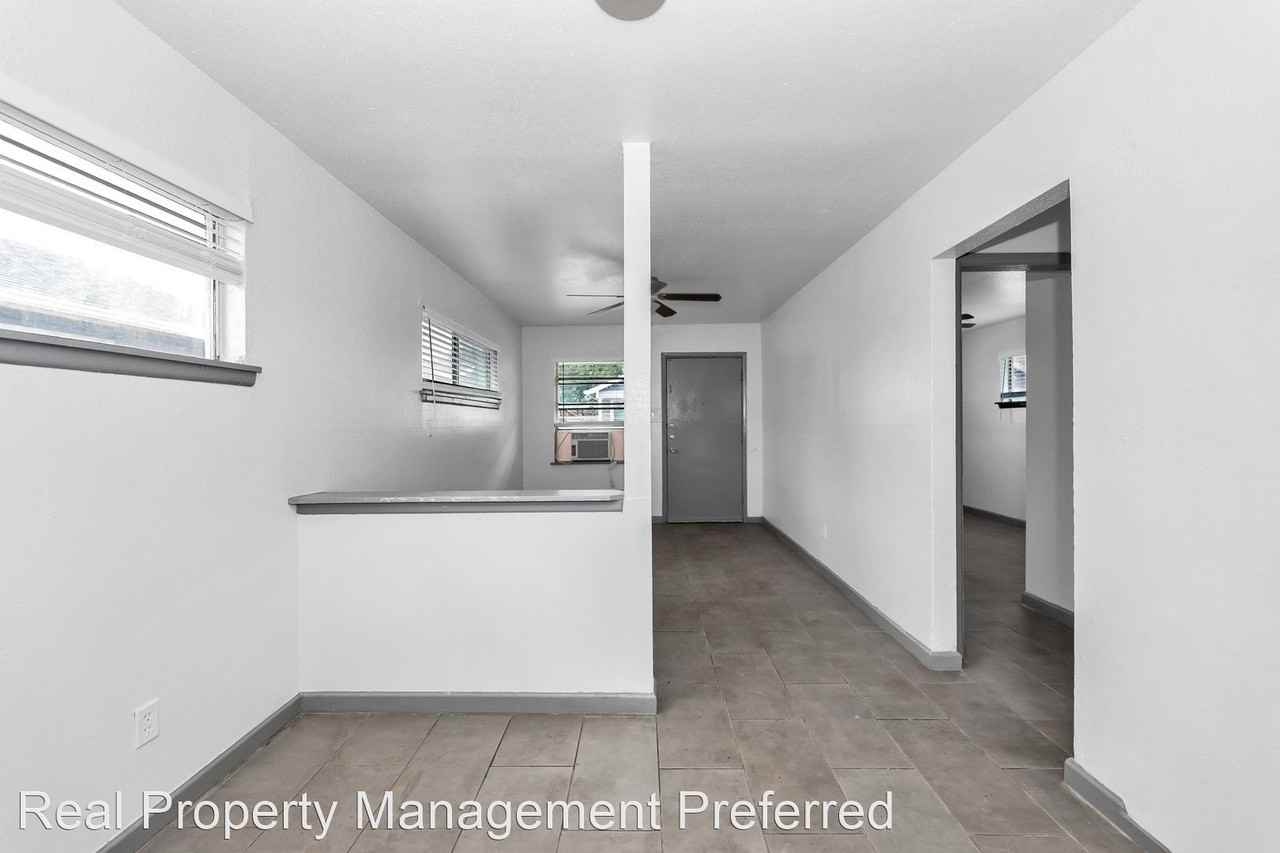 4203 Hirsch Road - Photo 3 of 14