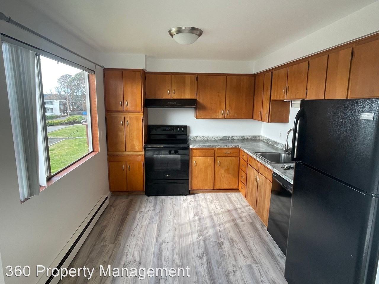 1371 Se 9th Ave - Photo 3 of 10