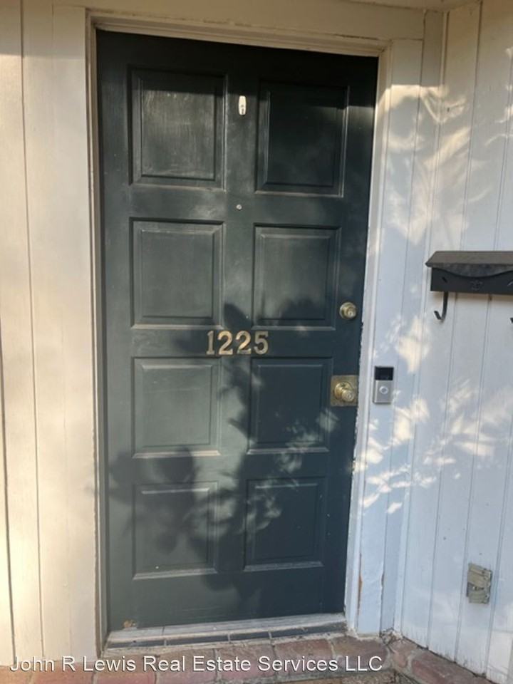 1223/1225 Linden - Photo 3 of 10