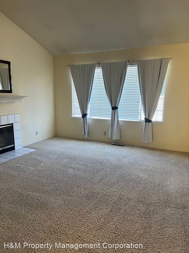1005 Peach Ct - Photo 2 of 16