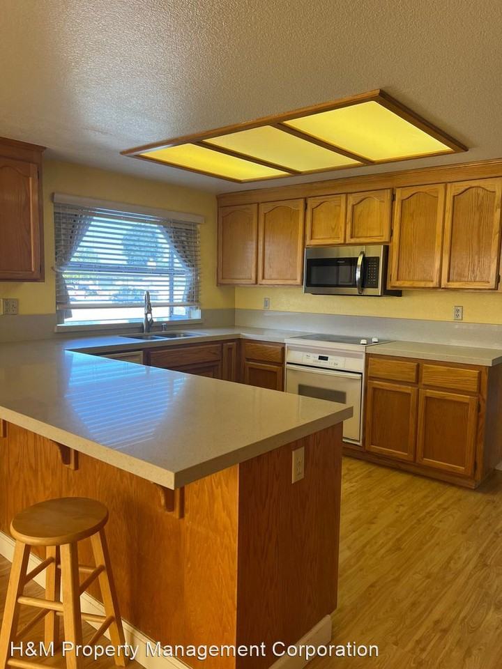 1005 Peach Ct - Photo 3 of 16
