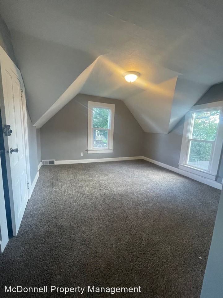 1523 & 1523 1/2 W High St - Photo 2 of 5