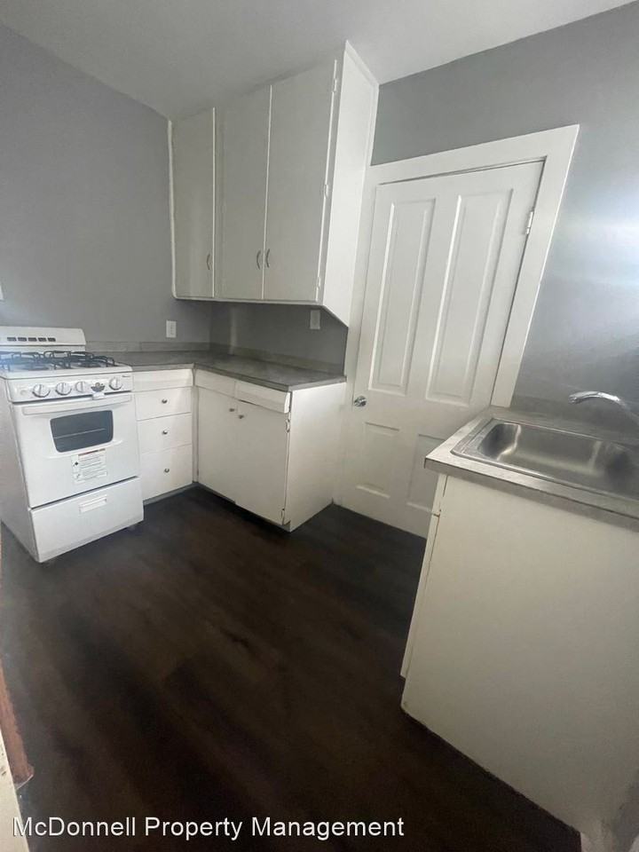 1523 & 1523 1/2 W High St - Photo 3 of 5