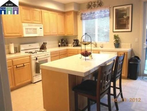 2266 Montecito Ct - Photo 2 of 8