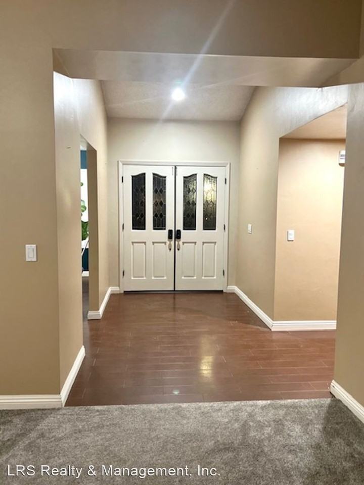 5404 Valleybrook Dr - Photo 3 of 22