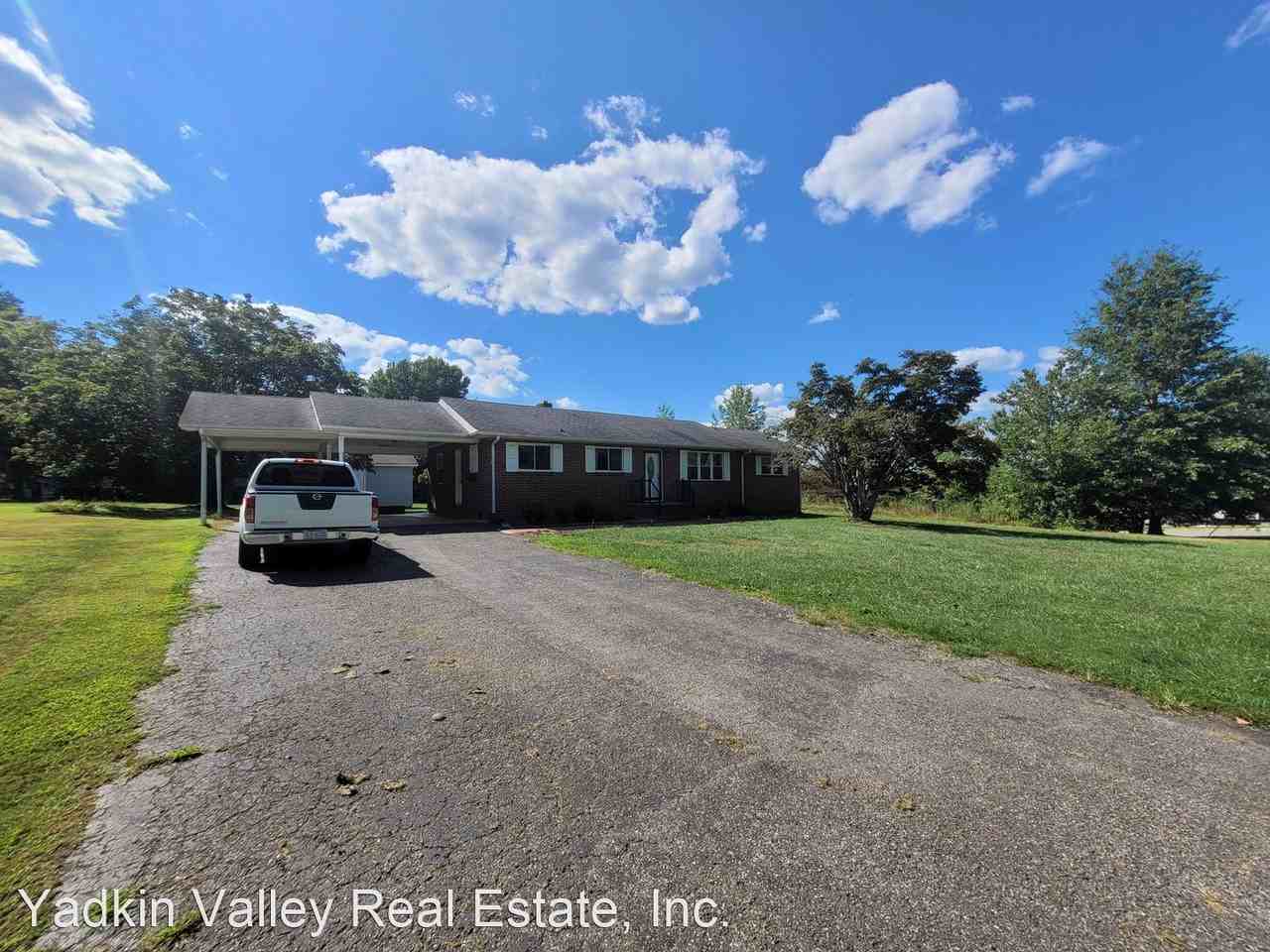 501 Old Westfield Rd - Photo 2 of 26