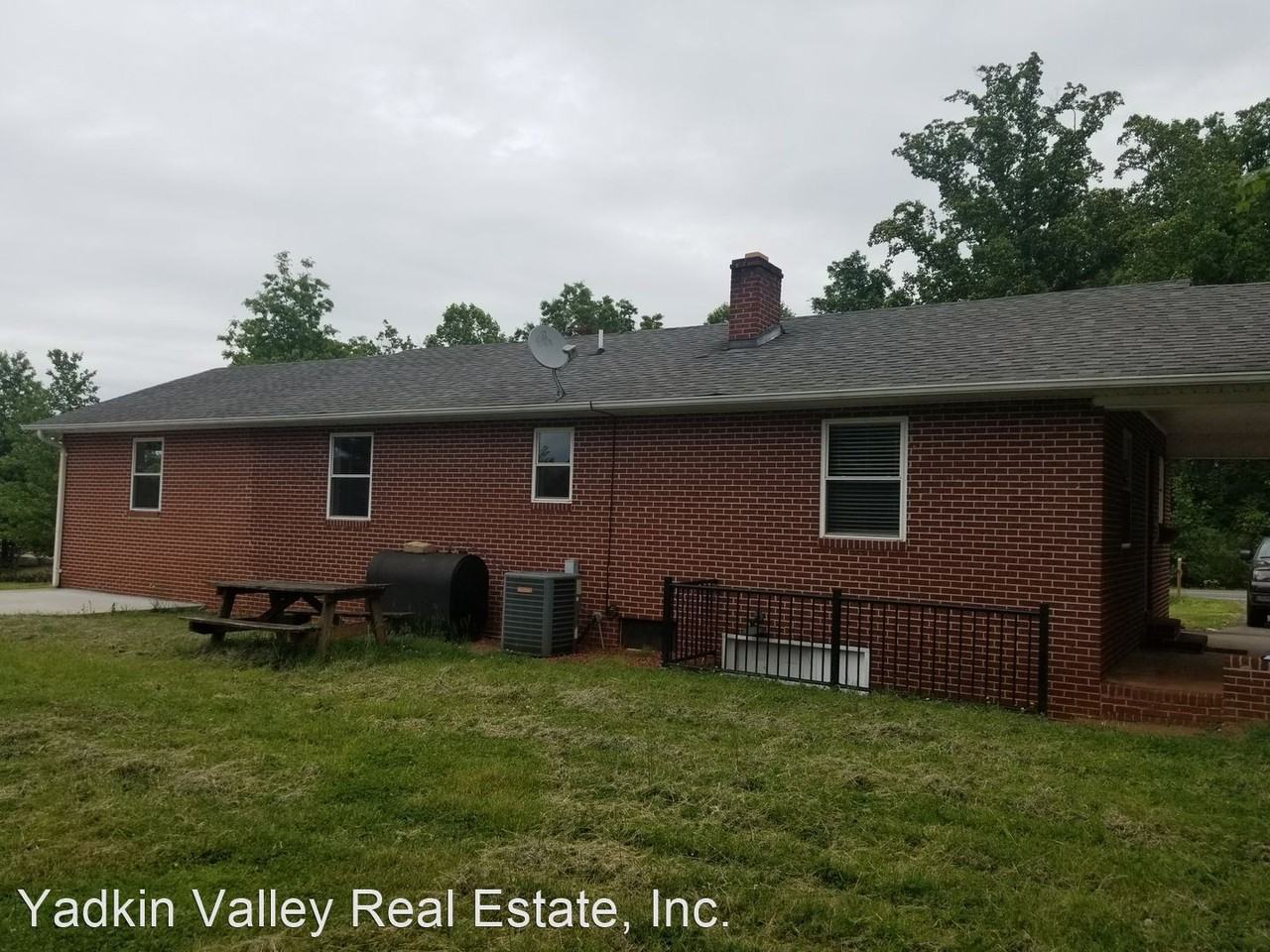 501 Old Westfield Rd - Photo 3 of 26