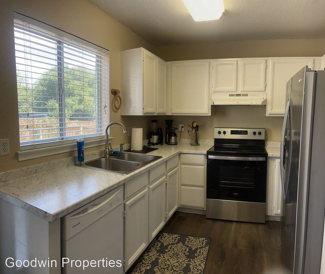 1907 Lisa Ln - Photo 2 of 15