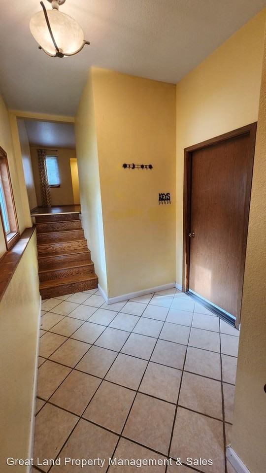 13034 Ridd Cir - Photo 3 of 15