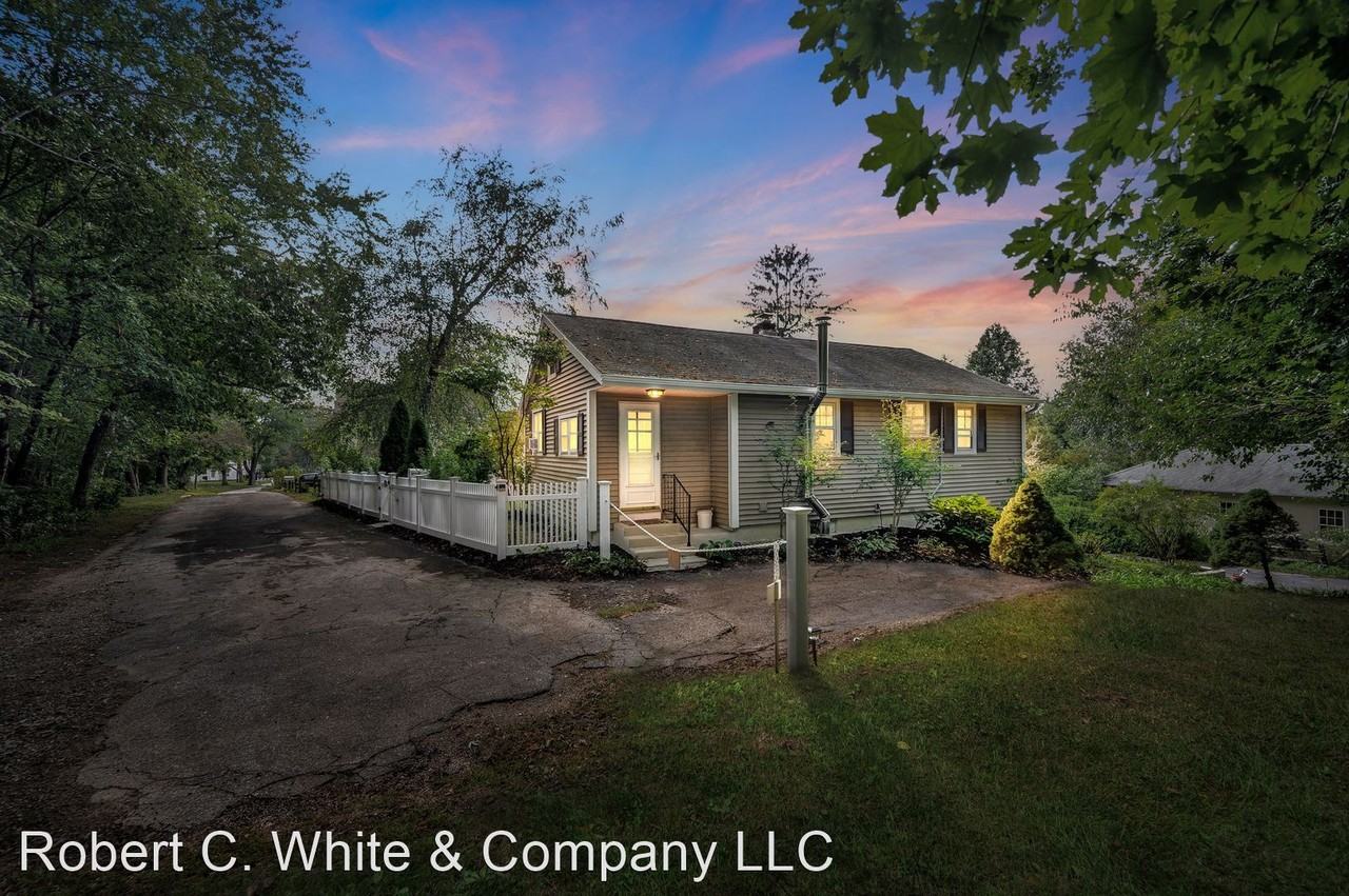 17 Platt Ln - Photo 3 of 34