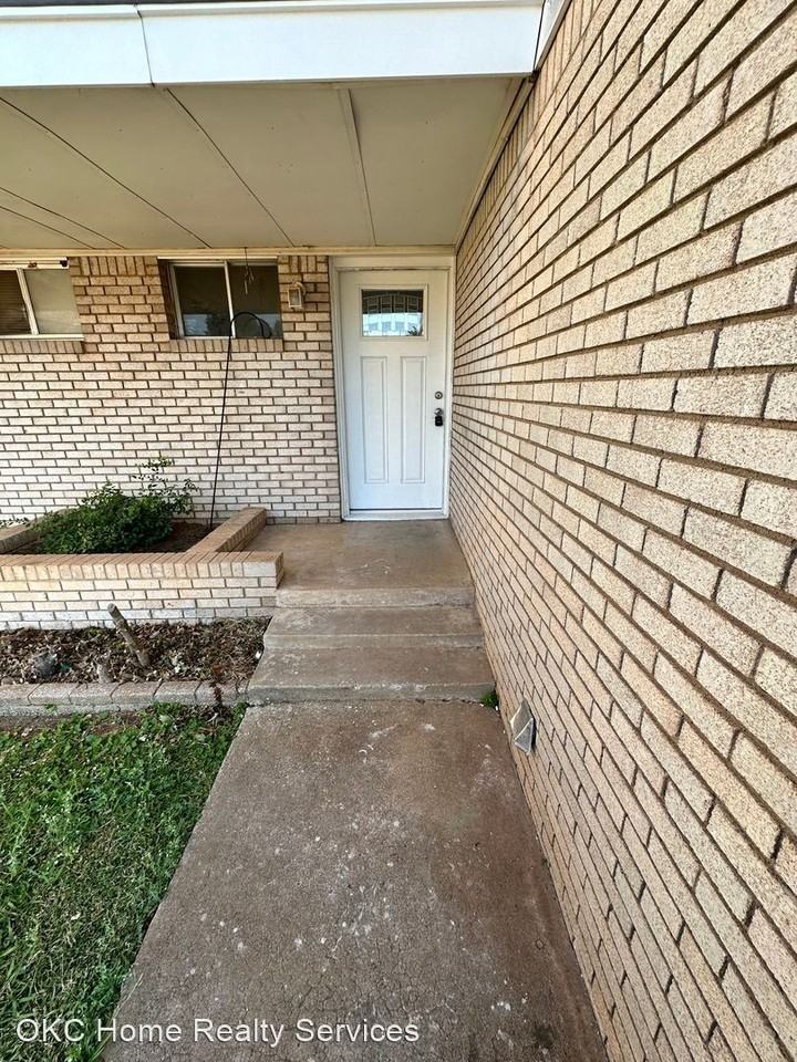 39 1/2 Ne 63rd St - Photo 2 of 22