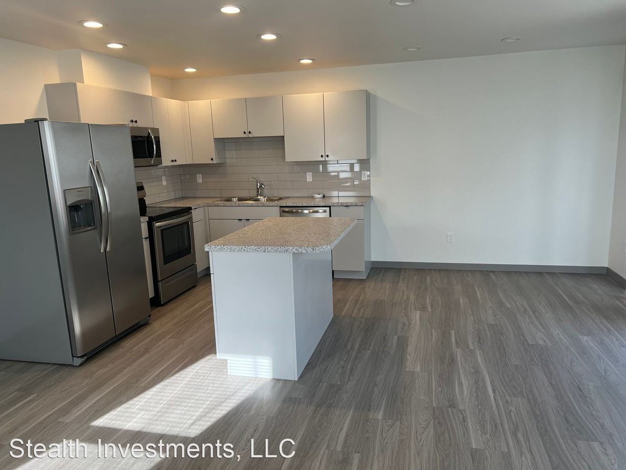 211 N 76th Ave - Photo 3 of 11