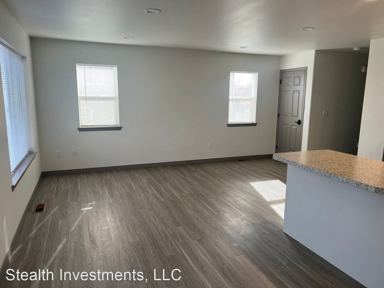 211 N 76th Ave - Photo 2 of 11