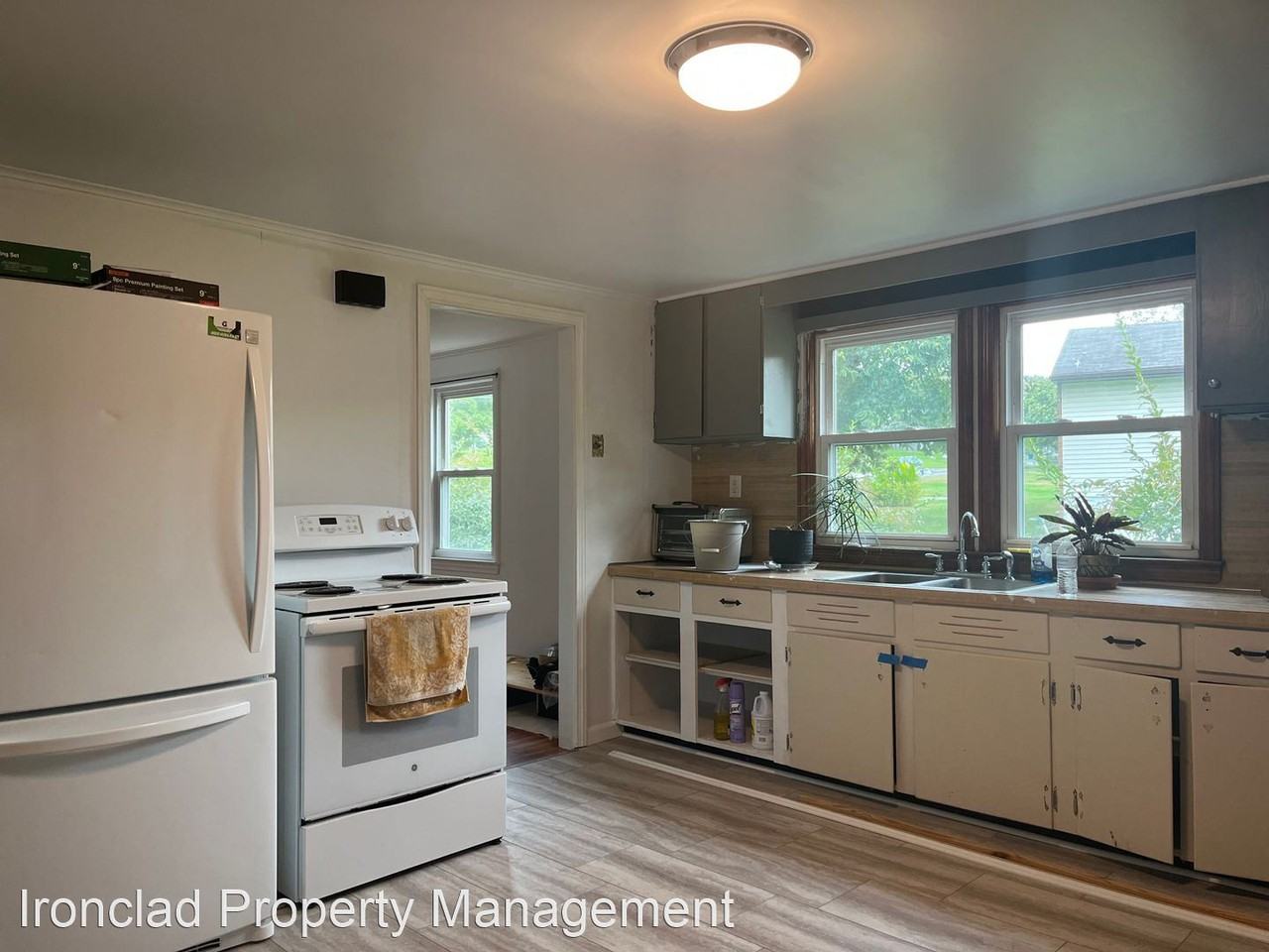 1262 Meriden Ave - Photo 3 of 11