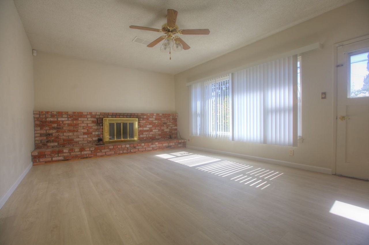 4636 Victoria Ave - Photo 2 of 9