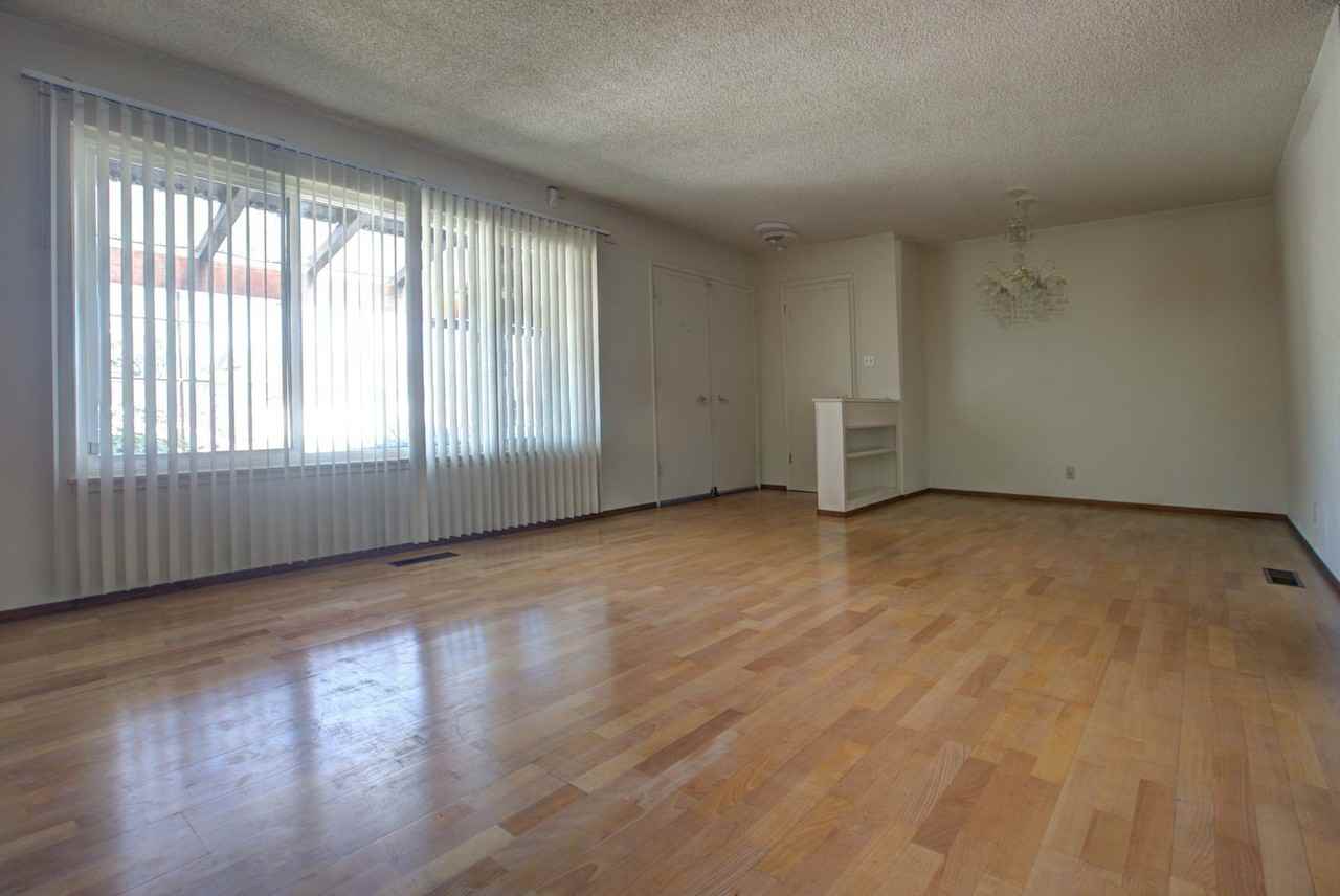 4636 Victoria Ave - Photo 3 of 9